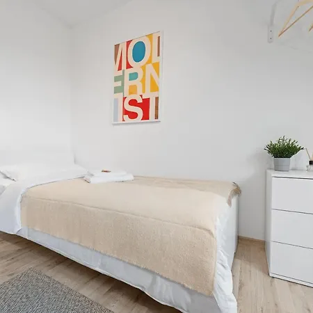 Helles Modernes Zentrales Studio, Nahe Btu, Vollausgestattet&parkplatz Auf Anfrage Appartamento *