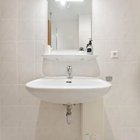 Apartment Helles Modernes Zentrales Studio, Nahe Btu, Vollausgestattet&parkplatz Auf Anfrage